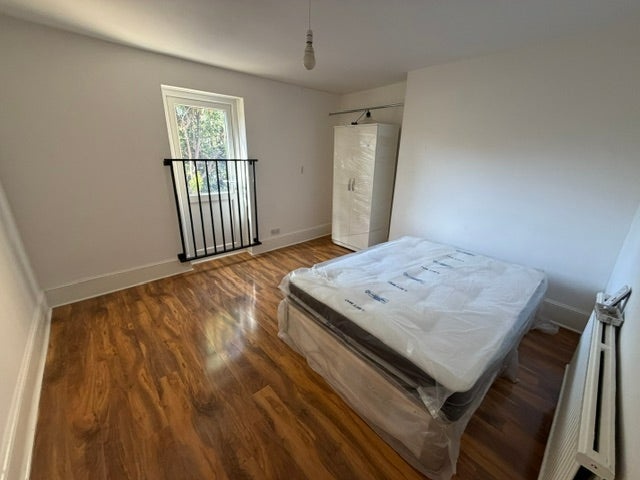 6 Bed Semi-Detached House, Vaughan Road, SE5