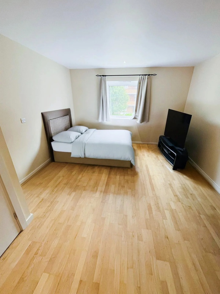 Room in a Shared Flat, Massive Double Room In Vauxhall/Nine, SW8