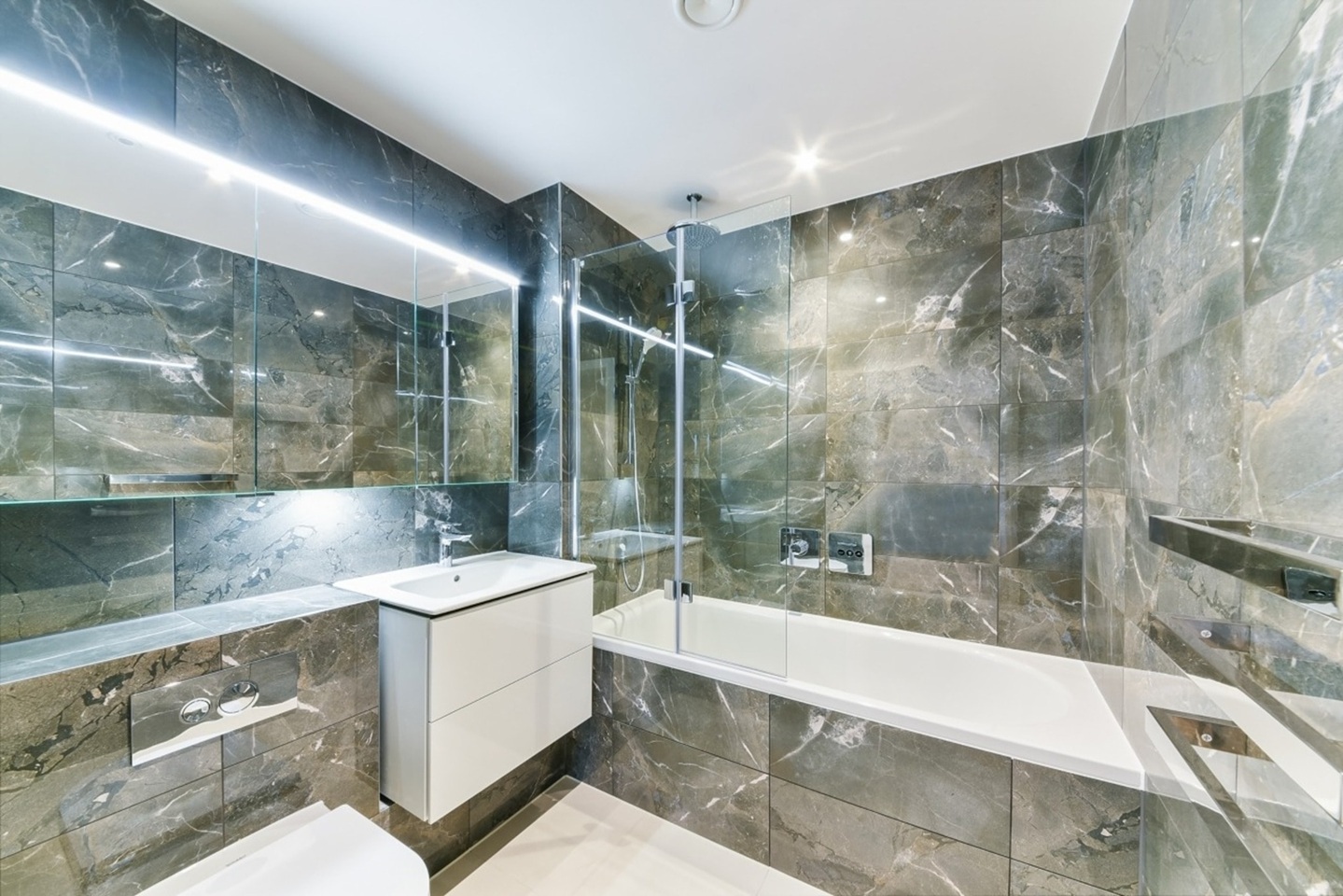 2 Bed Flat, Lambeth High Street, SE1 photo 5