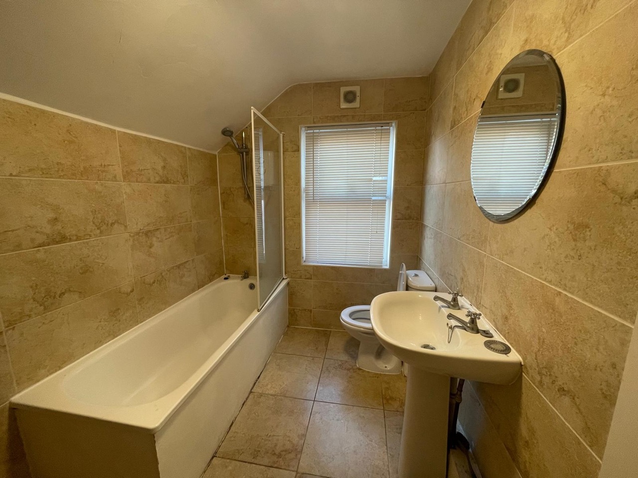 Room in a Shared House, Birrell Road, NG7 photo 4