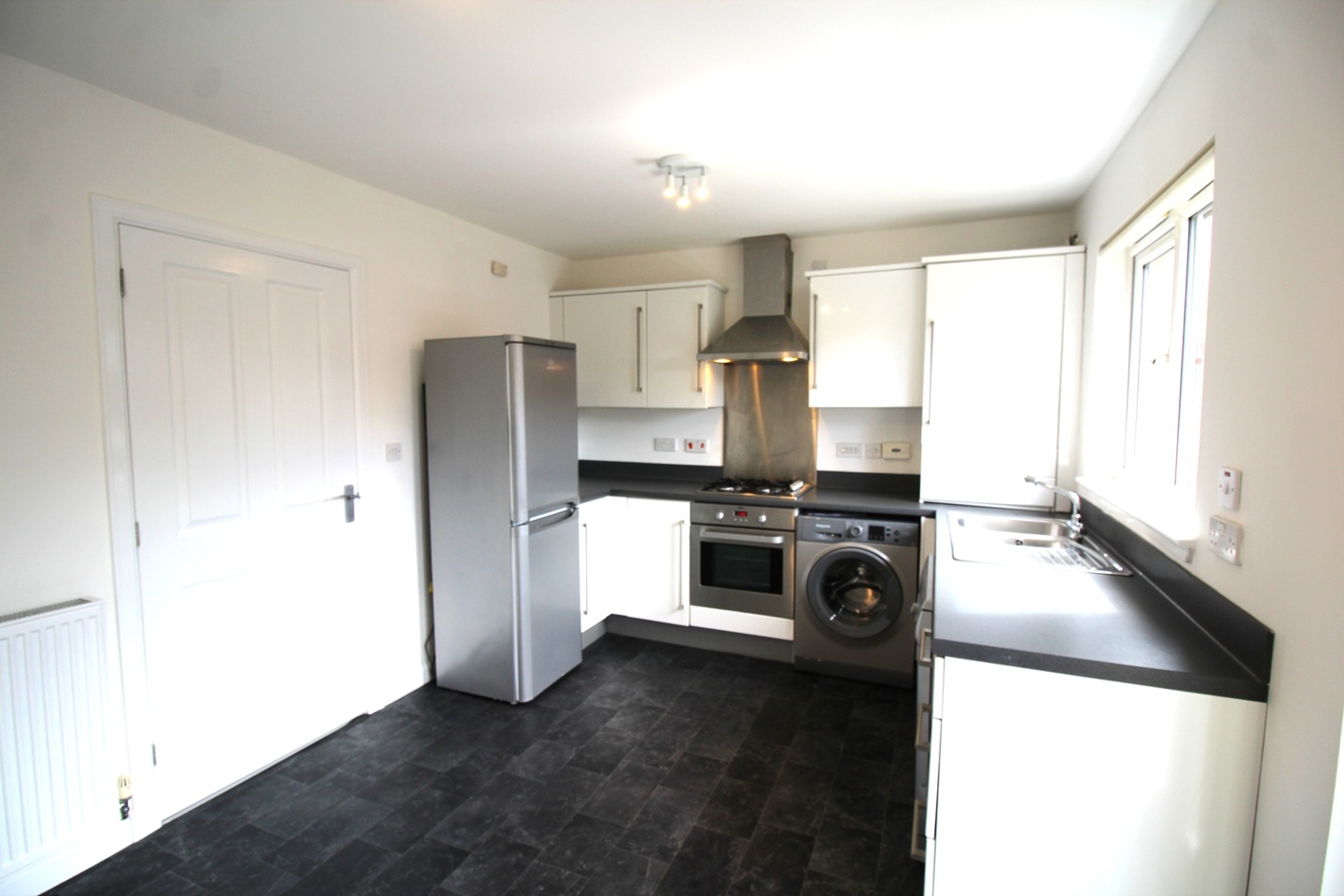 2 Bed Terraced House, Rigby Crescent, G32 photo 3