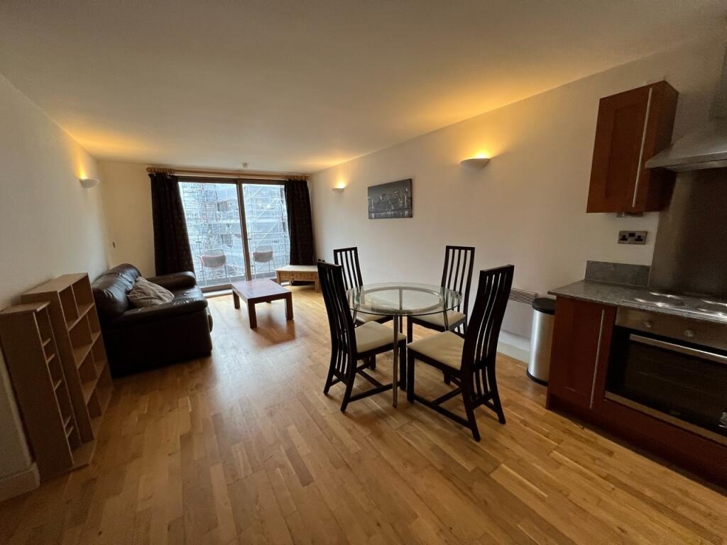 2 Bed Flat, Isaac Way, M4 photo 2