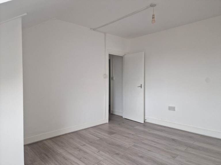 2 Bed Flat, East Dulwich Grove, SE22 photo 2