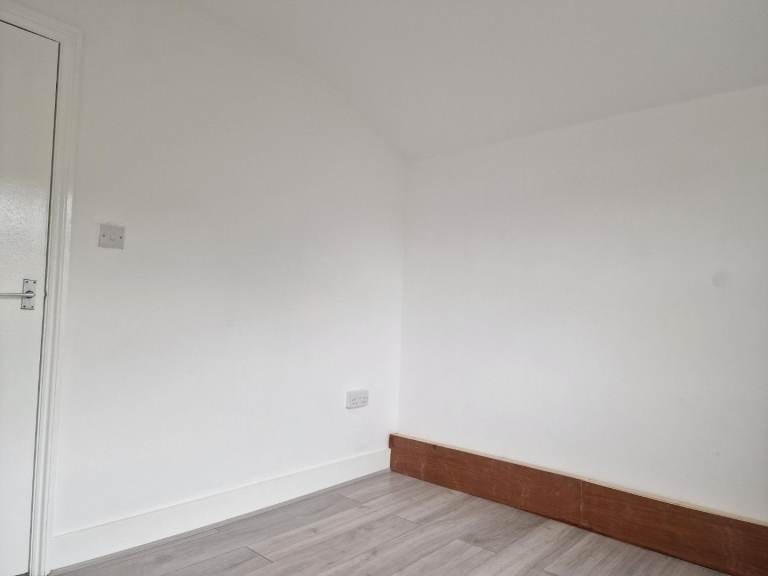 2 Bed Flat, East Dulwich Grove, SE22 photo 3