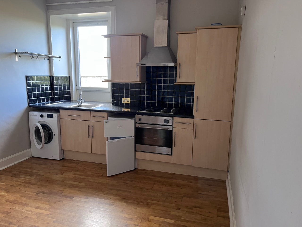 1 Bed Flat, Albert St, EH7 photo 2