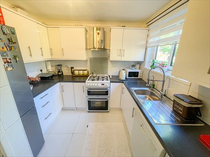 4 Bed Semi-Detached House, Belfont Walk, N7