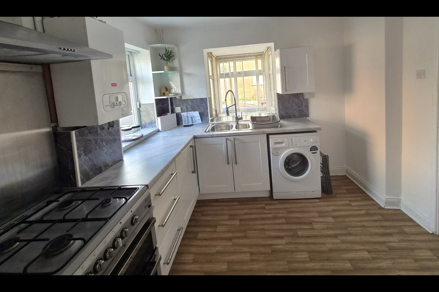 3 Bed End Terrace, Salcot Walk, M40 photo 4