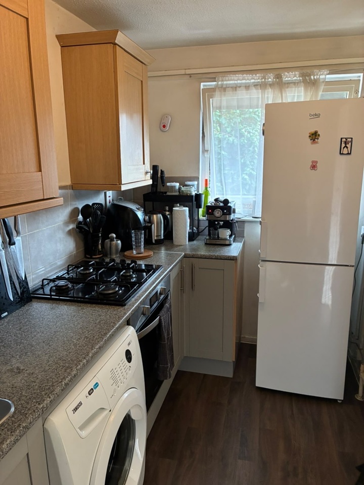 1 Bed Flat, Don Phelan Close, SE5 photo 5