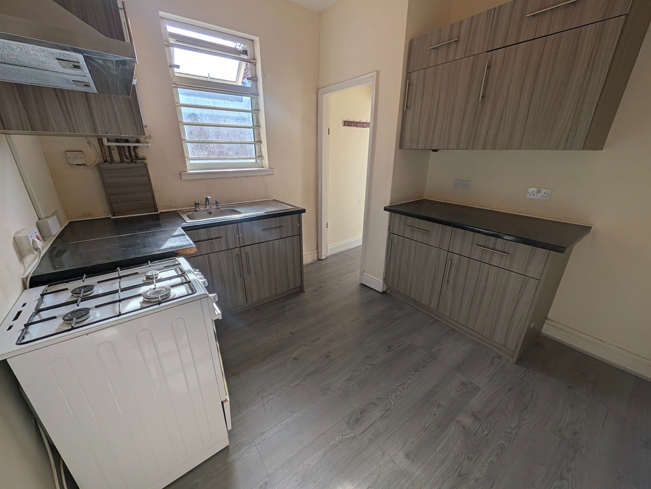 2 Bed Flat, Melton Road, LE4 photo 3