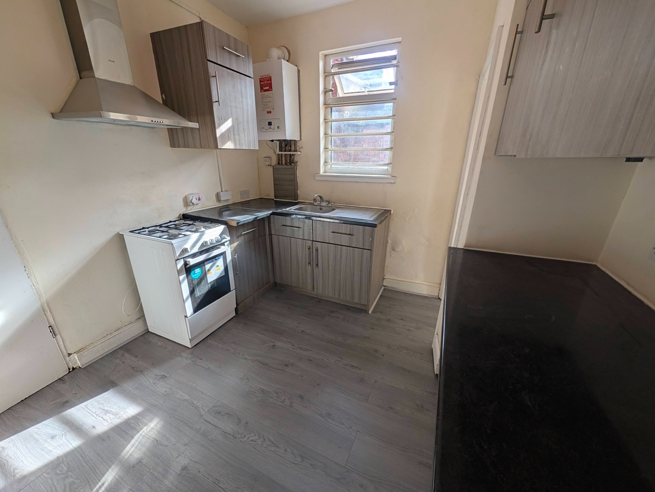 2 Bed Flat, Melton Road, LE4 photo 4