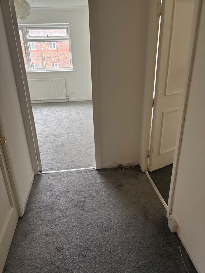 1 Bed Flat, Bury Old Road, M7 photo 3