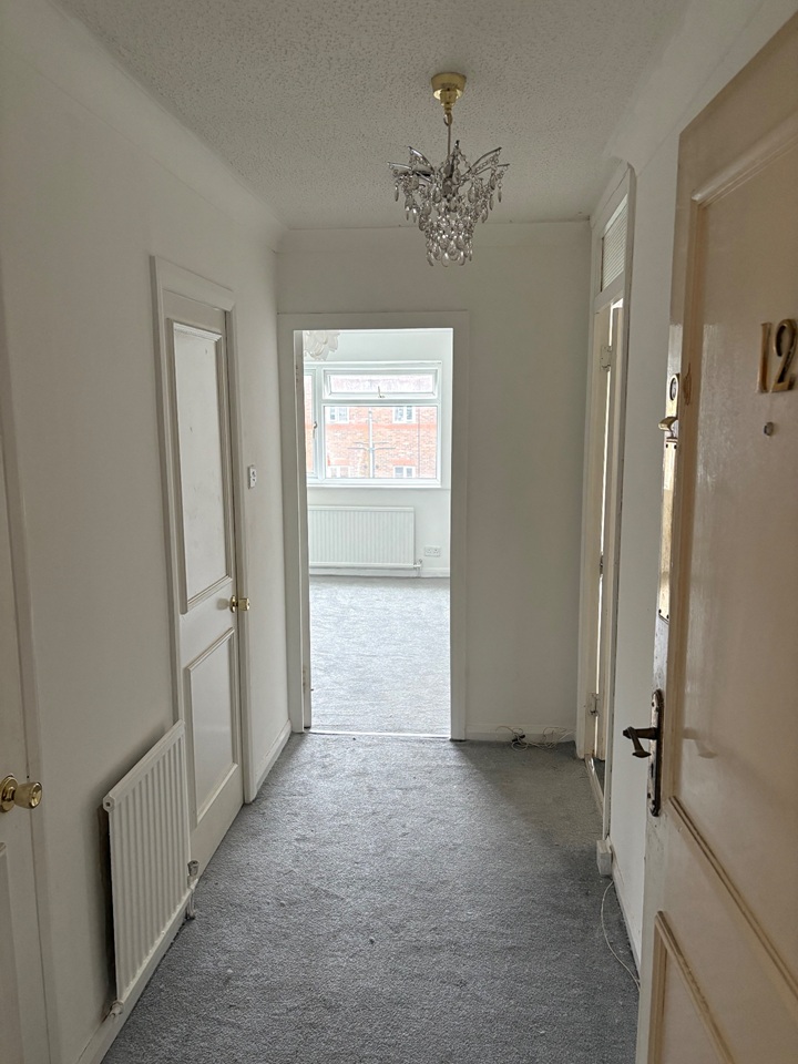 1 Bed Flat, Bury Old Road, M7 photo 5