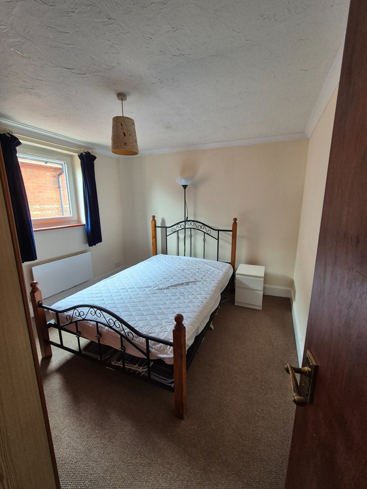 1 Bed Flat, Avenue Road, SO14 photo 3