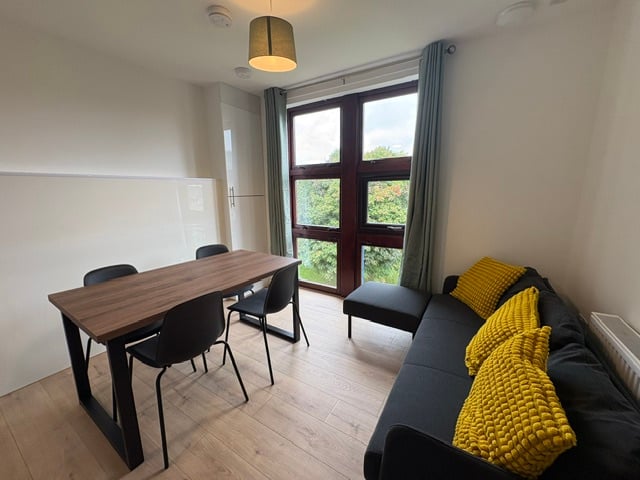 4 Bed Flat, Old Rutherglen Road, G5 photo 2