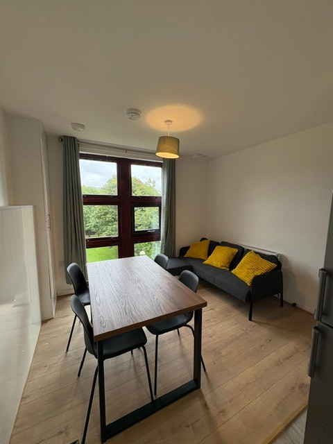 4 Bed Flat, Old Rutherglen Road, G5 photo 3