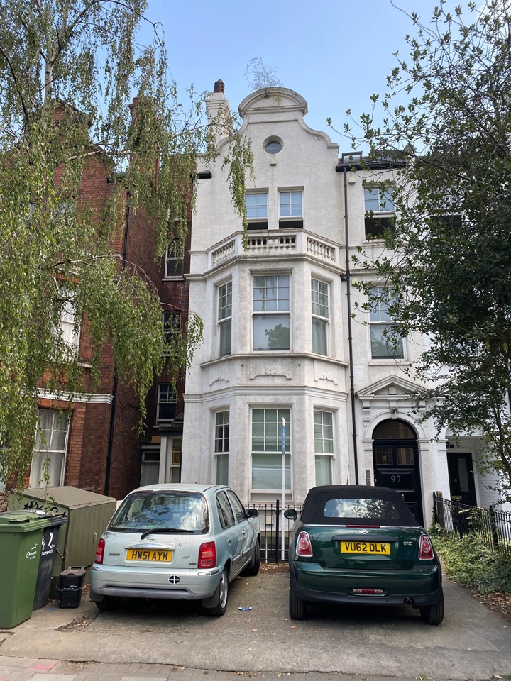 2 Bed Flat, Clapham Common South Side, SW4 photo 3