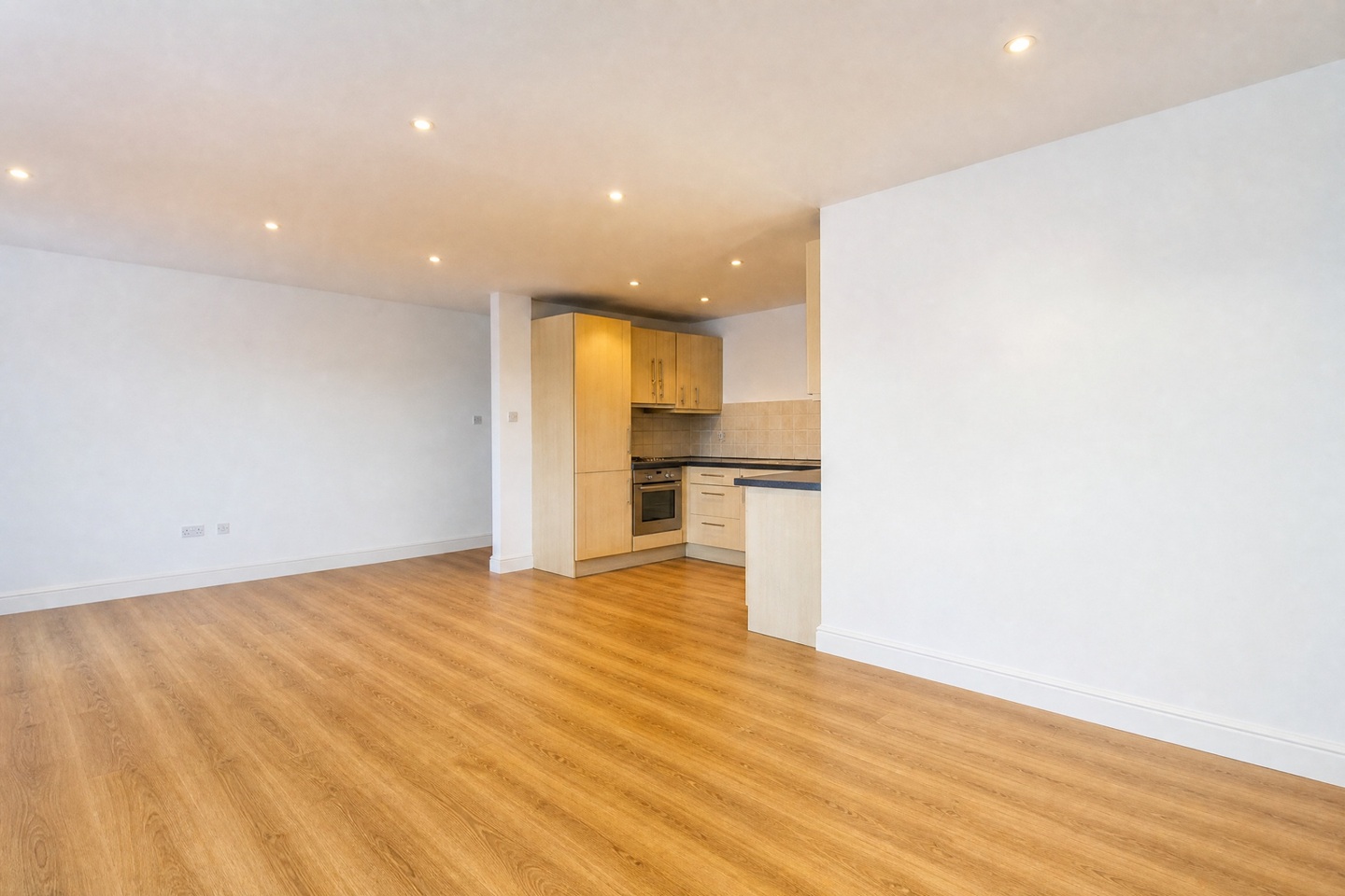 2 Bed Flat, Garden Lodge Close, DE23 photo 3