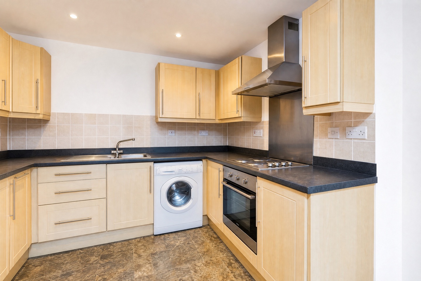 2 Bed Flat, Garden Lodge Close, DE23 photo 4