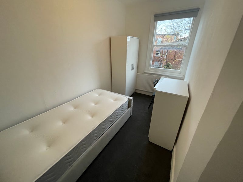 Room in a Shared House, Sandham Court, SW4