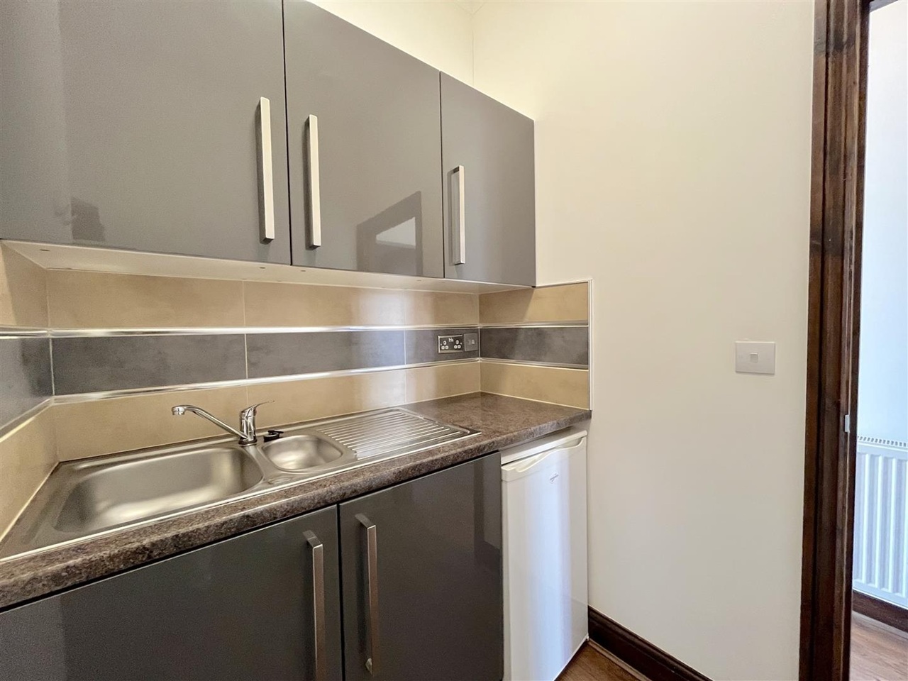 Studio Flat, Malden Road, NW5 photo 3