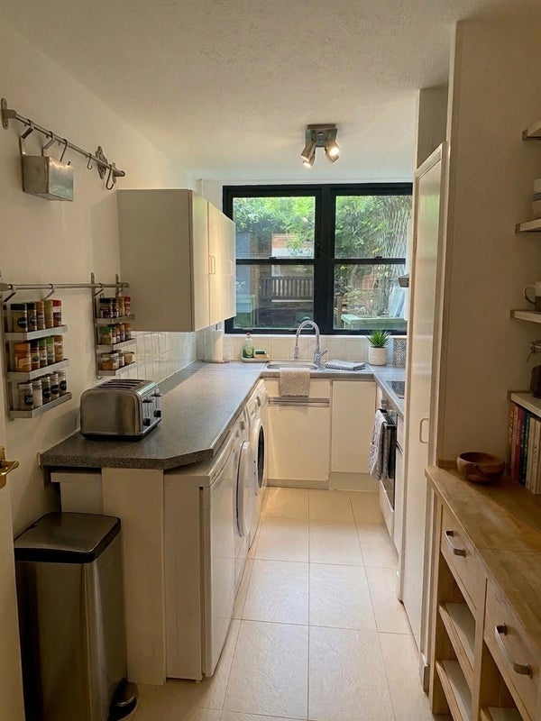 Room in a Shared Flat, Longleat House, SW1V