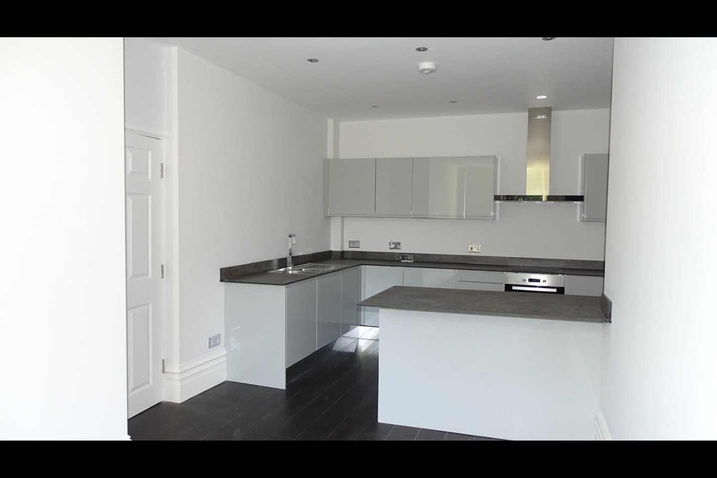 2 Bed Flat, Croxteth Road, L8 photo 3