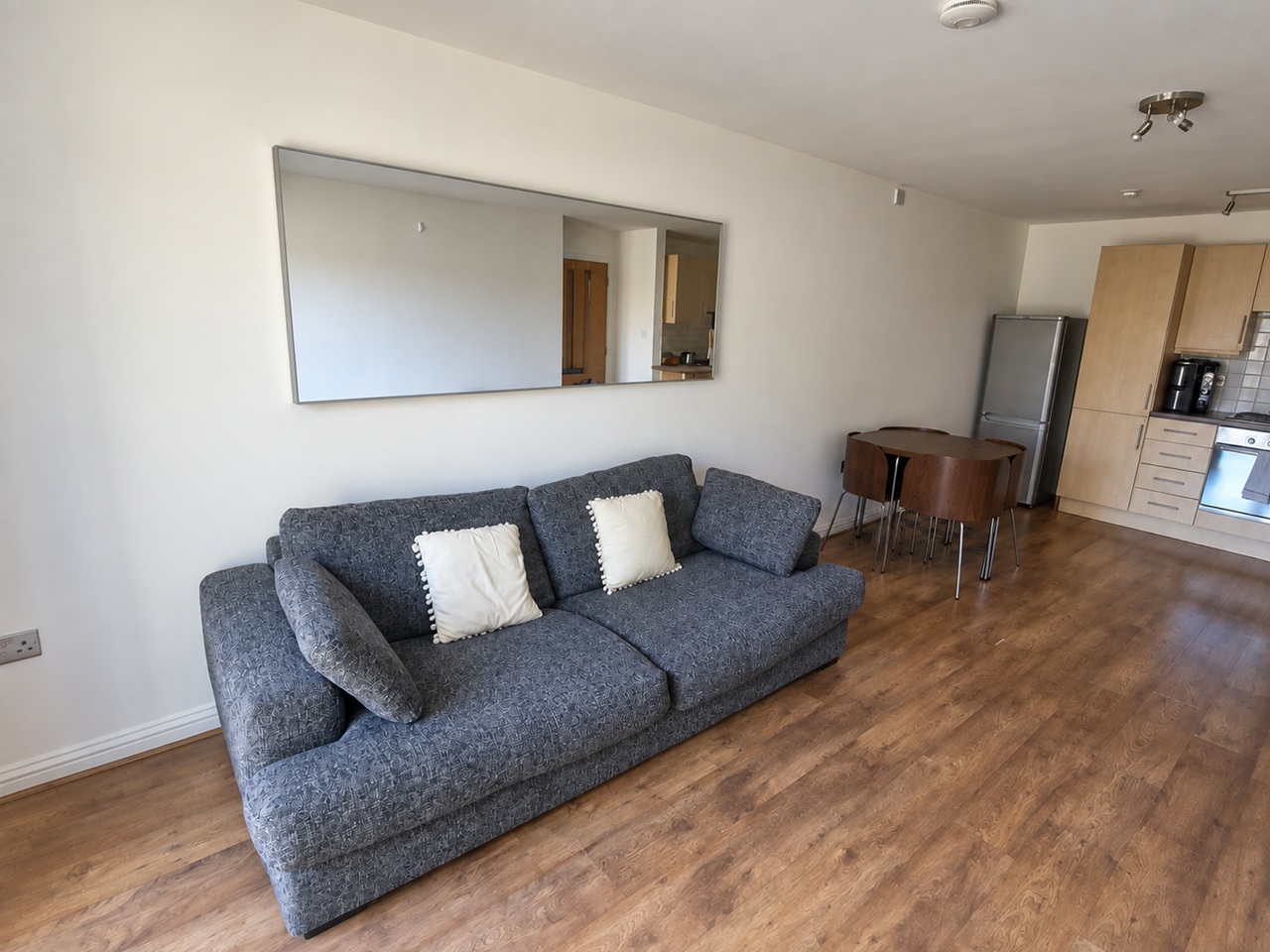 2 Bed Flat, Effra Parade, SW2 photo 2