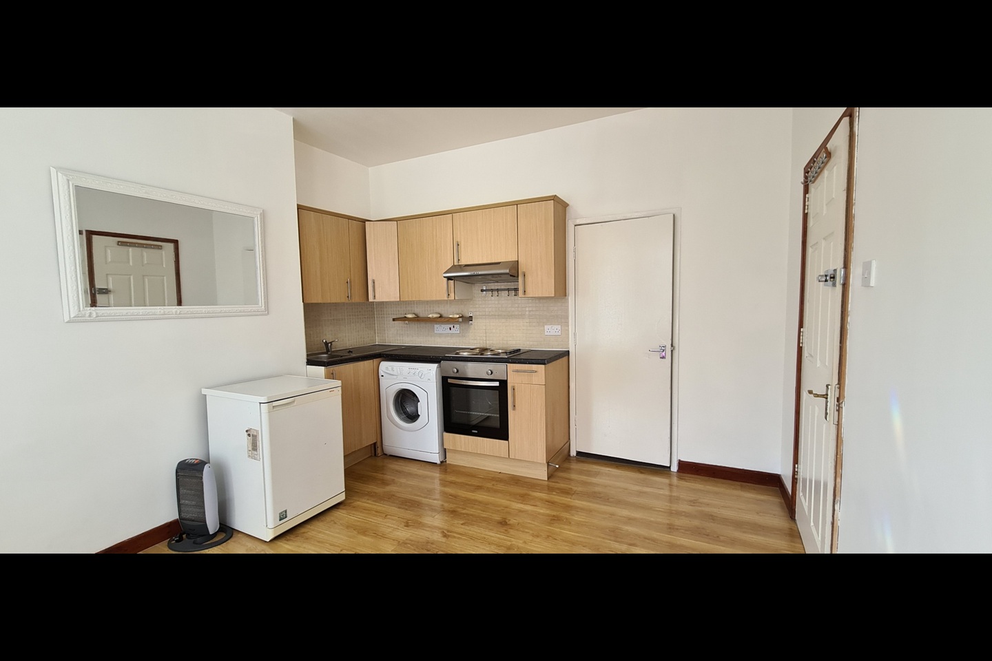 1 Bed Flat, Suffolk Avenue, SO15 photo 3