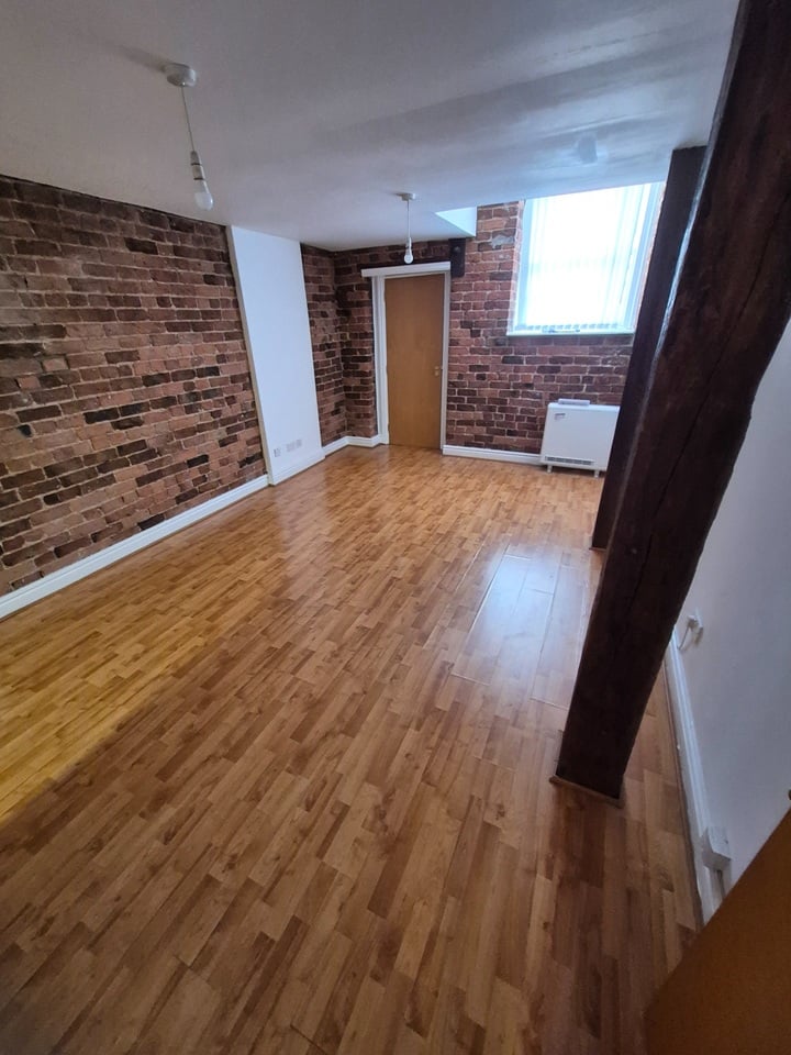 1 Bed Flat, Hackins Hey, L2