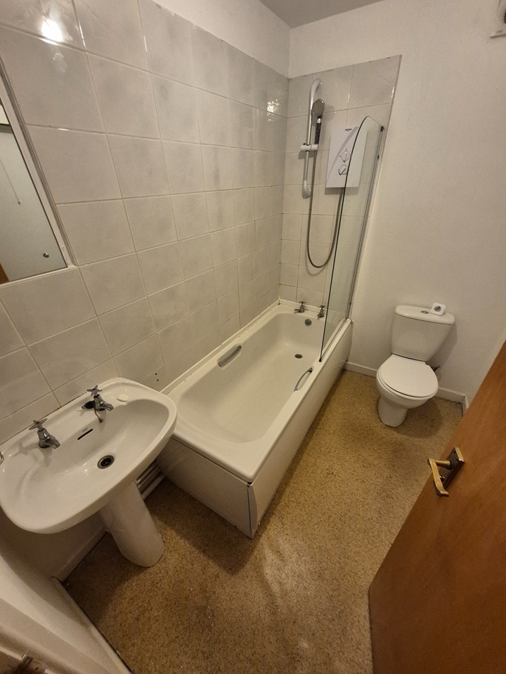 1 Bed Flat, Hackins Hey, L2 photo 4