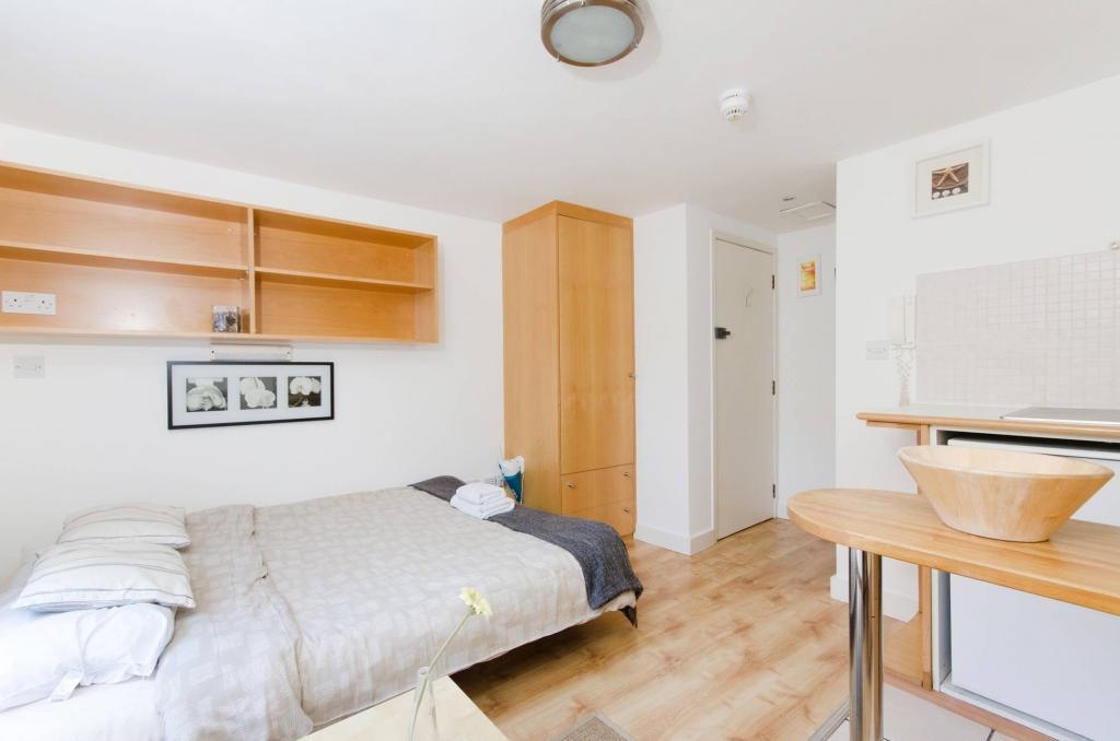Studio Flat, West Cromwell Road, SW5 photo 2