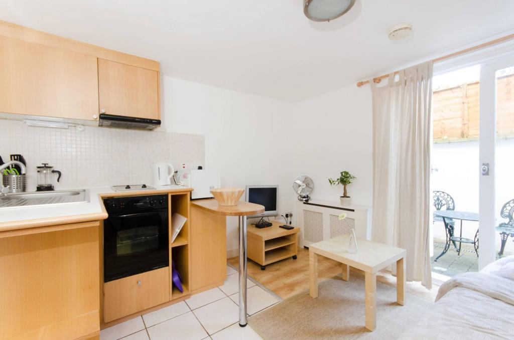 Studio Flat, West Cromwell Road, SW5 photo 3