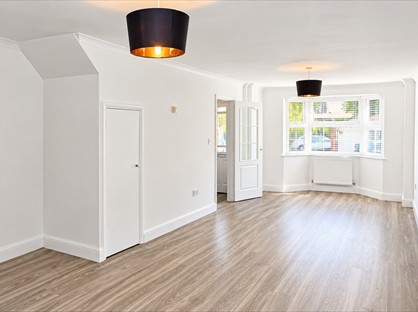 3 Bed Semi-Detached House, Stable Cottages, GU1