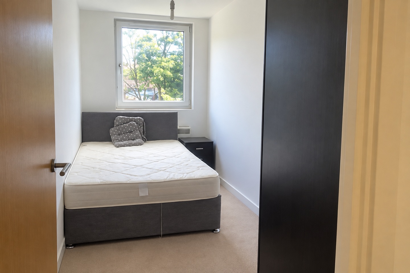2 Bed Flat, Candia Towers, L5 photo 2
