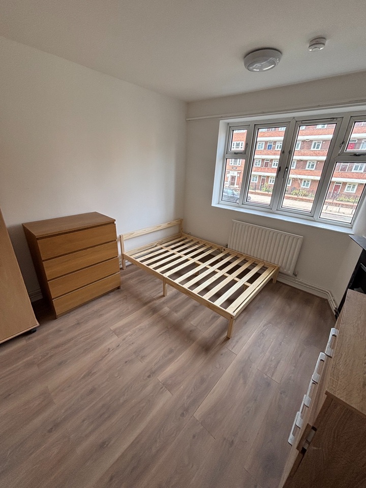 3 Bed Flat, Morant House, SW9 photo 2