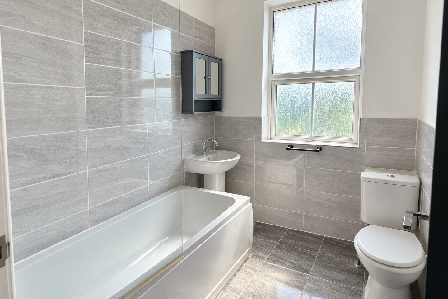 3 Bed Flat, Latimer St, L5 photo 5