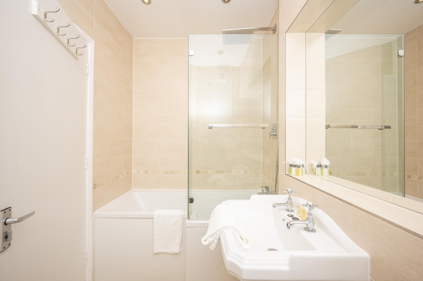 1 Bed Flat, London, SE16 photo 4
