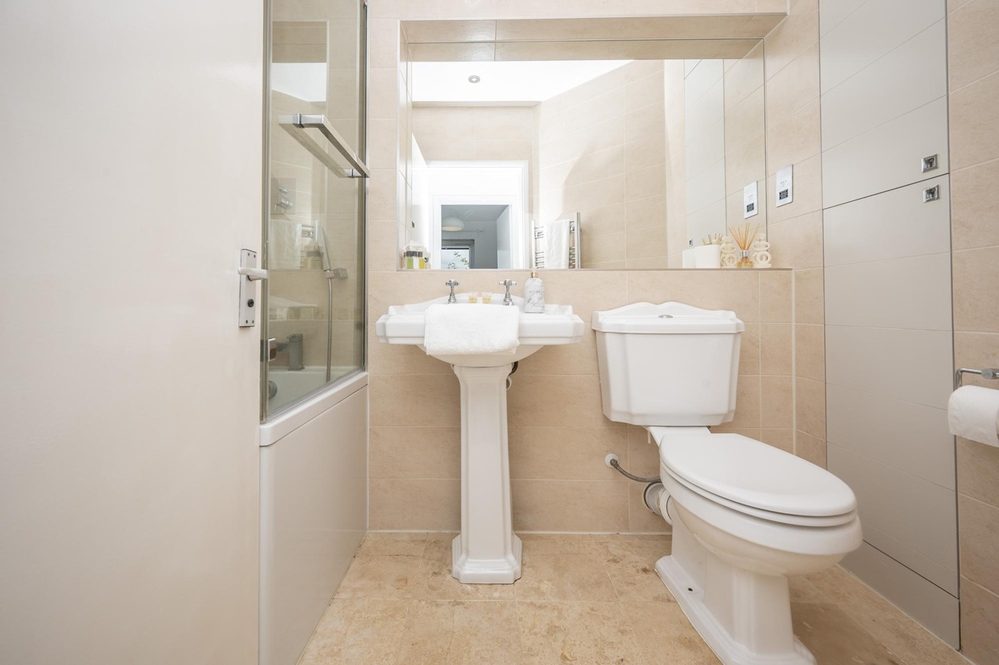 1 Bed Flat, London, SE16 photo 5