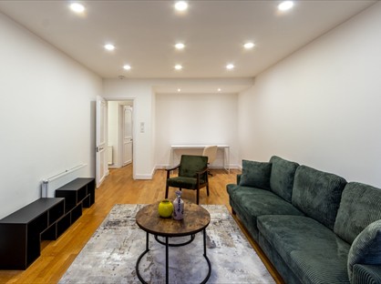 2 Bed Flat, Hans Crescent, SW1X