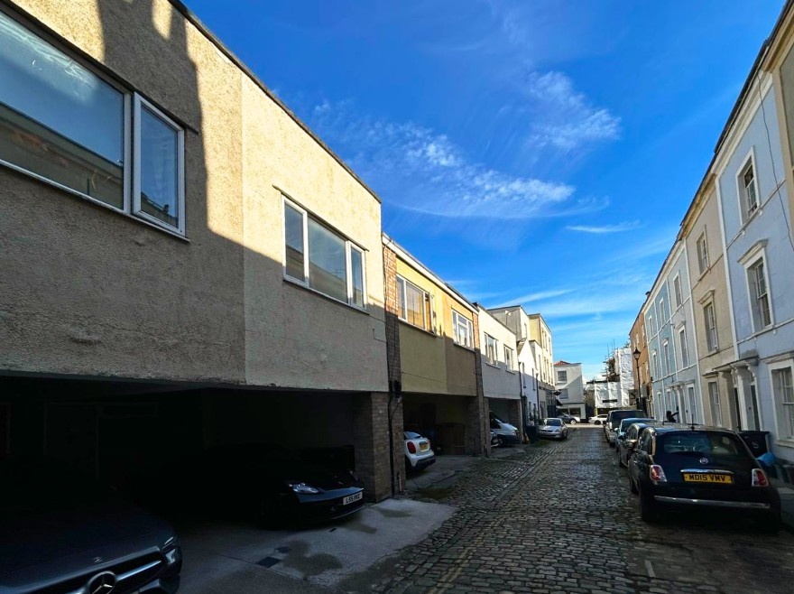 2 Bed Terraced House, Gloucester St, BS8