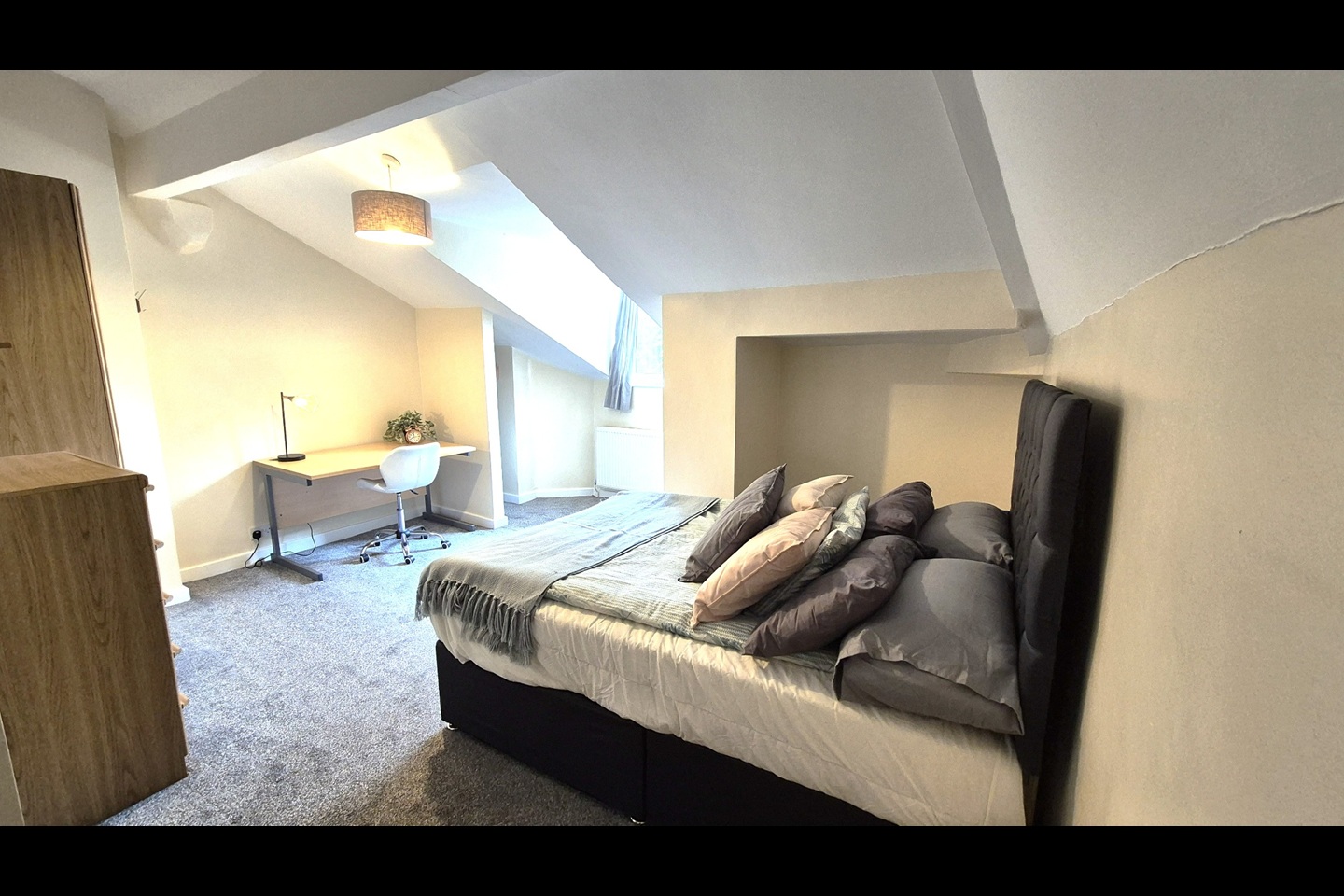 5 Bed End Terrace, Platt Lane, M14 photo 2