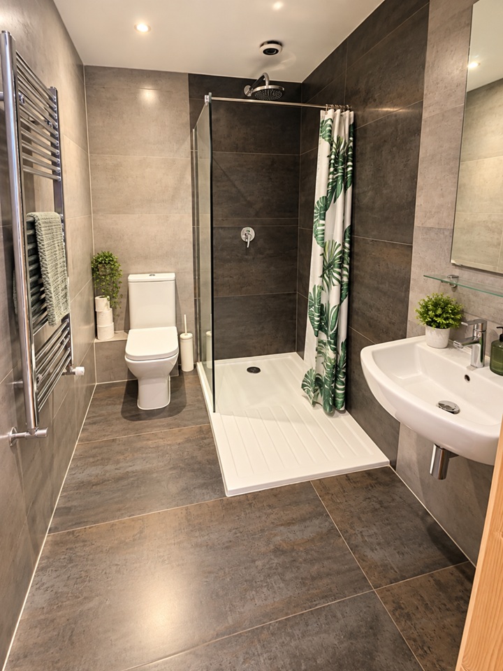 Studio Flat, Summerfield Drive, M25 photo 4