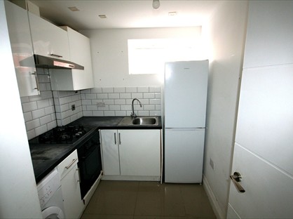 3 Bed Flat, Liberty Hall Road, KT15