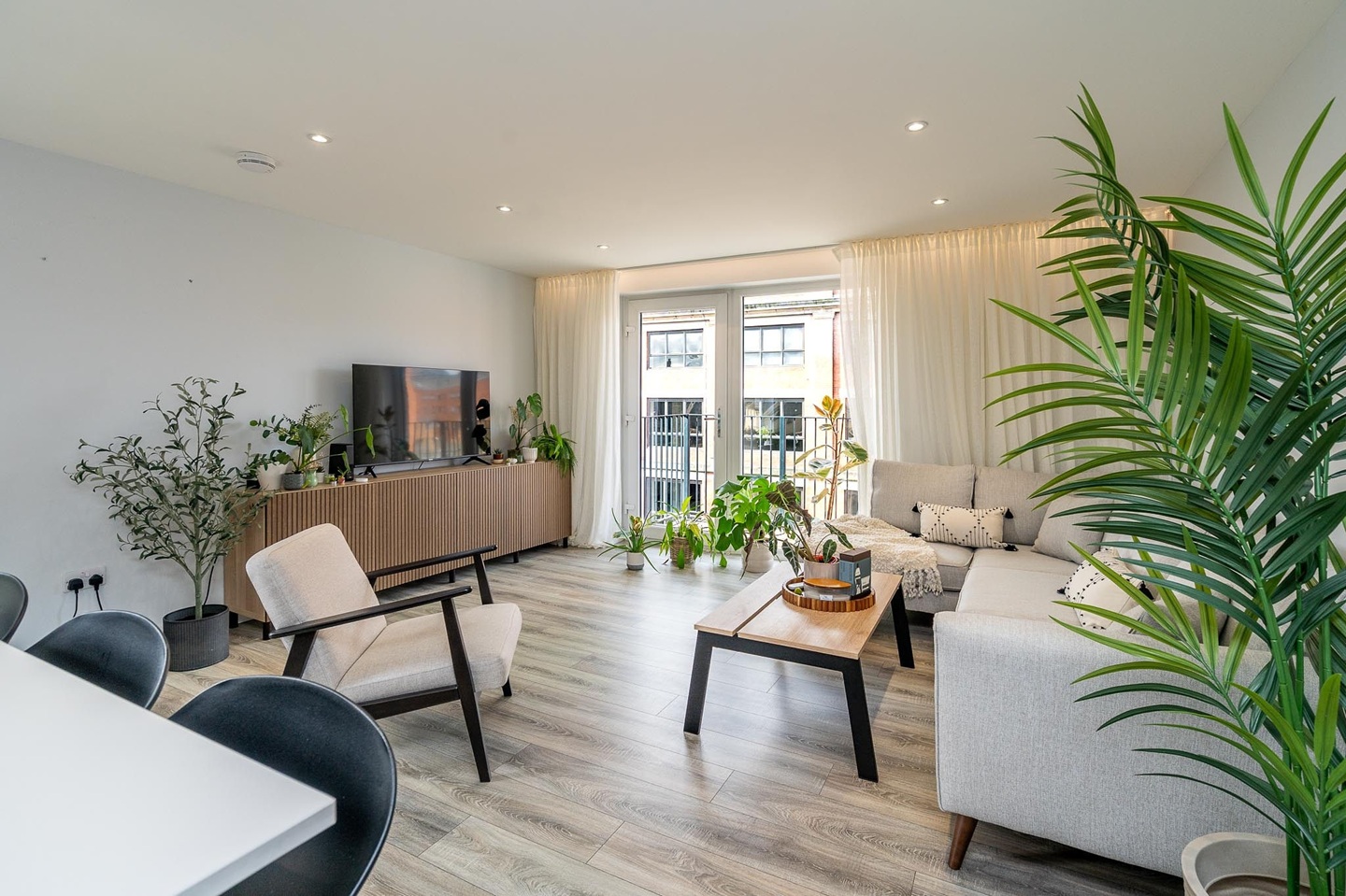 2 Bed Flat, Salamander Place, EH6