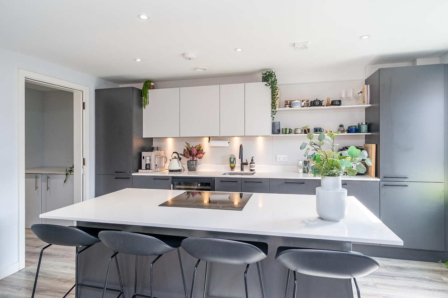 2 Bed Flat, Salamander Place, EH6 photo 3