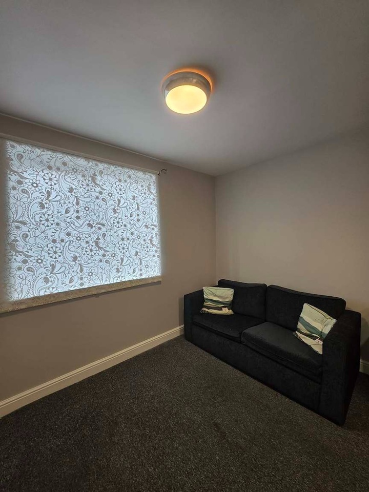 1 Bed Flat, Broadway, CF24 photo 2