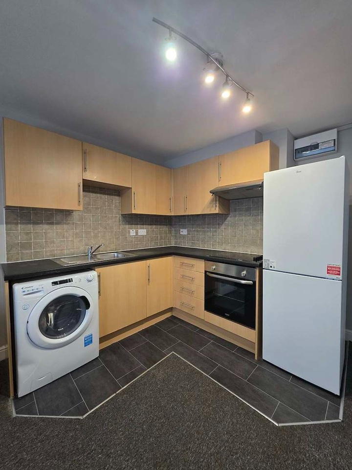 1 Bed Flat, Broadway, CF24 photo 3