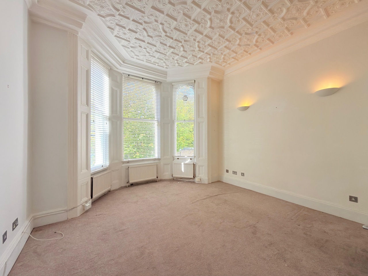 1 Bed Flat, Campden Hill Gardens, W8