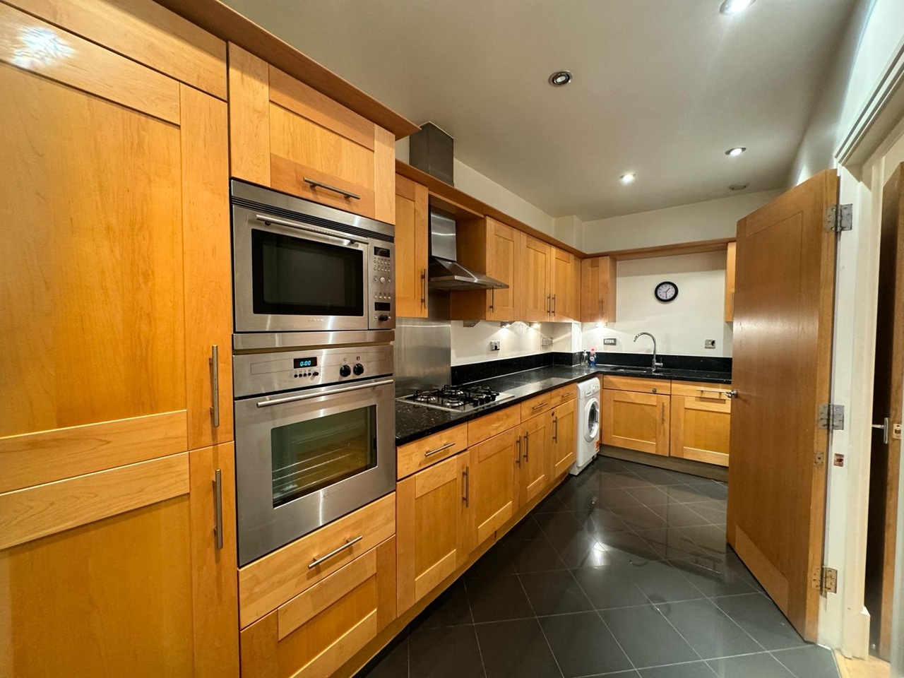 2 Bed Flat, Warren House, W14 photo 3