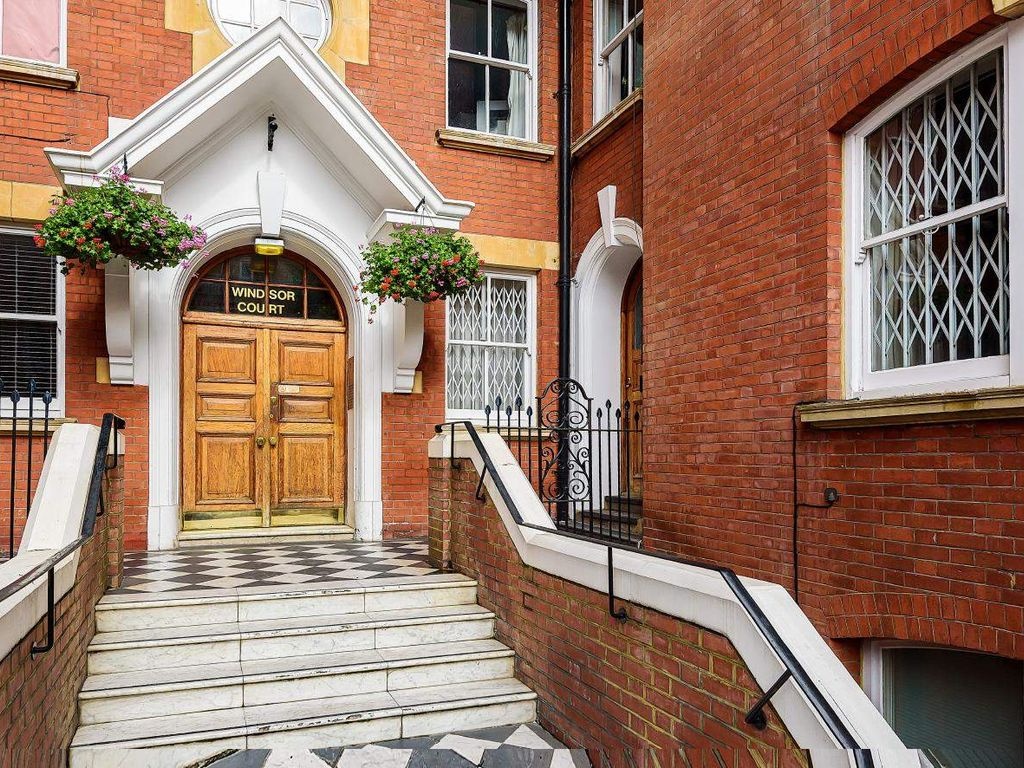 3 Bed Flat, Moscow Road, W2 photo 2